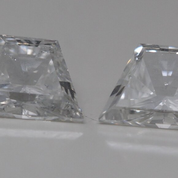 A Pair Of Trapezoid Natural Loose Diamonds (1.386 Ct G Si3) C52000021 - Picture 1 of 4